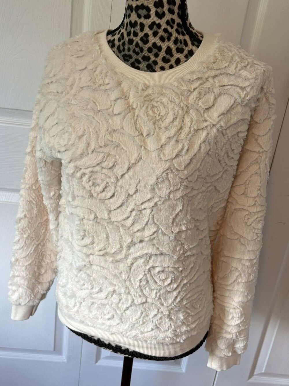 NWT Eyeshadow Cream Faux Fur Rosette Textured Sweatshirt Small Plush Pullover
